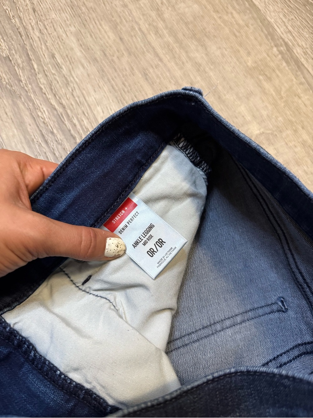 •EXPRESS• MID RISE ANKLE LEGGING JEANS - Picture 6 of 7